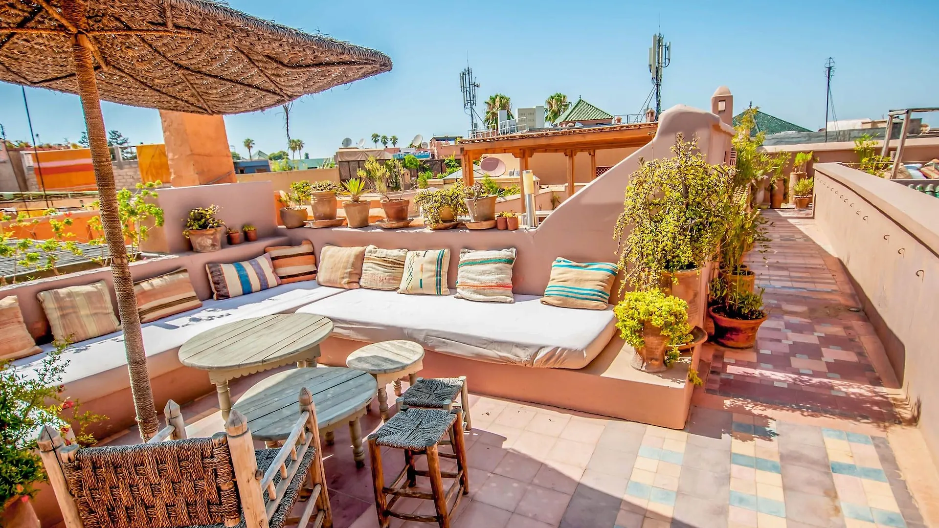***  Riad Chorfa Marrakesh Maroc
